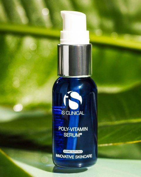 Легкая сыворотка для ревитализации, гидратации и омоложения кожи iS Clinical Poly-Vitamin Serum 15 ml 001911 фото