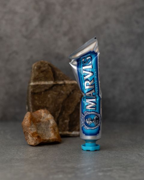 Зубна паста з ароматом морської свіжості та легким холодком м'яти Marvis Aquatic Mint Toothpaste 85 ml 001008 фото