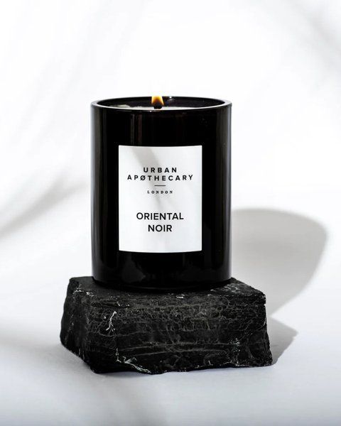 Роскошная фирменная свеча Urban Apothecary Oriental Noir 300 g 002900 фото