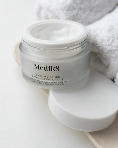 Зволожувальний та відновлювальний крем Medik8 Total Moisture Daily Facial Cream 50 ml 003399 фото
