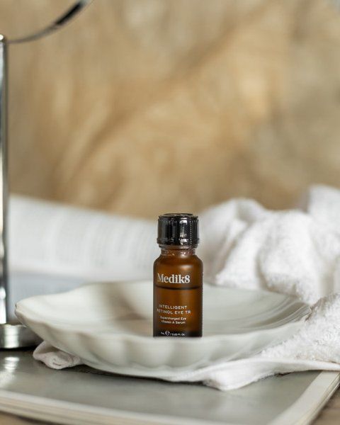 Сироватка для шкіри навколо очей з ретинолом Medik8 Intelligent Retinol Eye TR 7 ml 001772 фото
