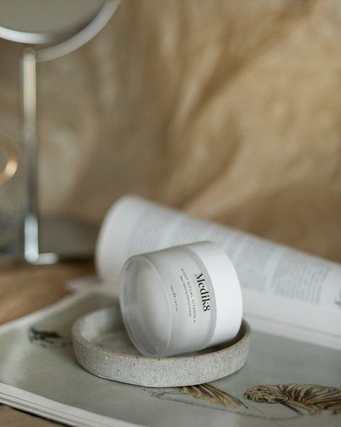 Нічний крем антивікової дії з ретинолом Medik8 Intelligent Retinol Smoothing Night Cream 50 ml 001789 фото