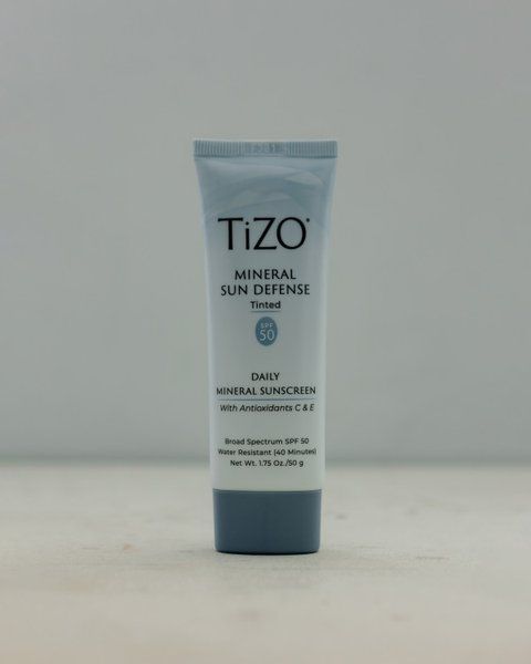 Легкий мінеральний сонцезахисний крем з відтінком TiZO Mineral Sun Defense Tinted SPF 50 50 g 003272 фото