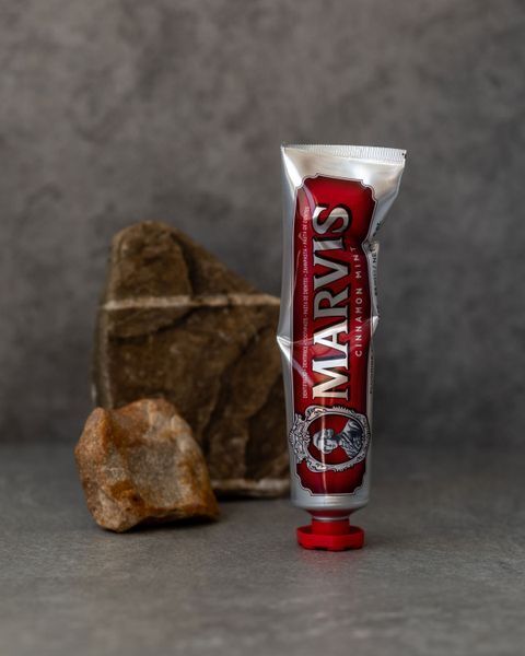 Зубна паста з м'ятою в поєднанні з яскравим ароматом кориці Marvis Cinnamon Mint Toothpaste 85 ml 001015 фото