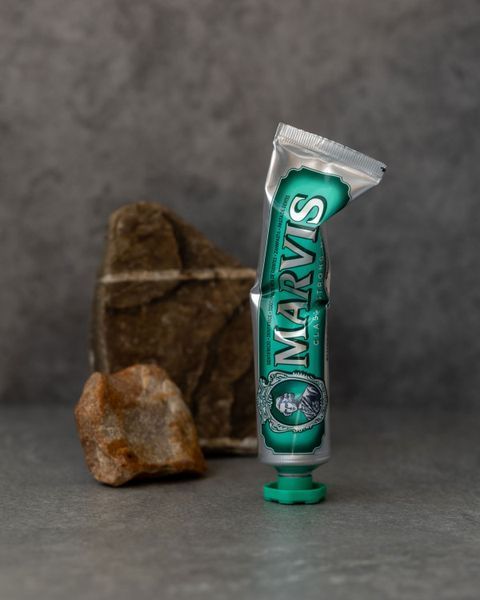 Зубная паста с классическим интенсивным ароматом прохладной мяты Marvis Classic Strong Mint Toothpaste 85 ml 001014 фото