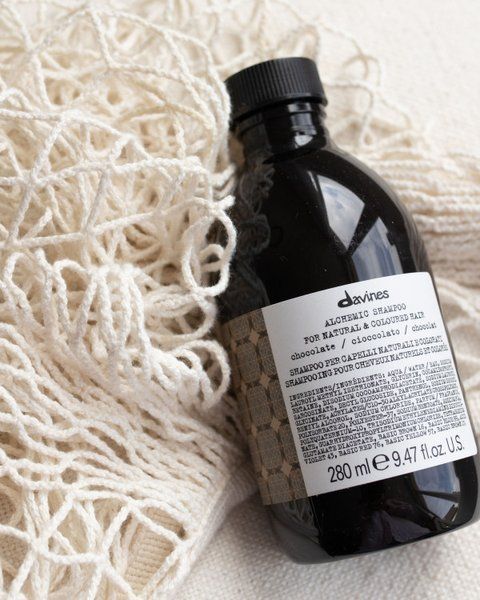 Тонирующий шампунь для каштановых и темных волос Davines Alchemic Shampoo Chocolate 280 ml 001988 фото